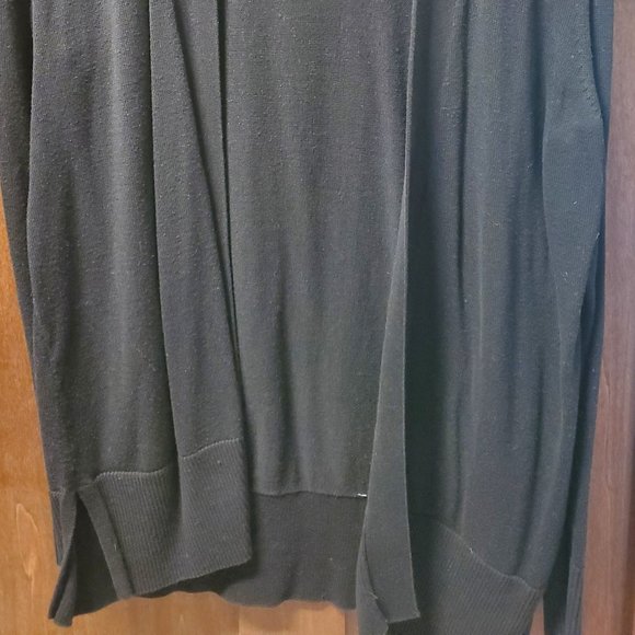 Like New Croft & Barrow Women's Black Cardigan in Small - Picture 2 of 5